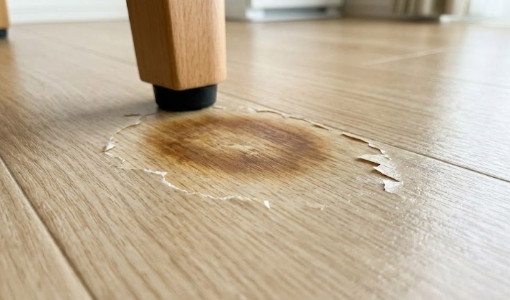 ゴム汚染や化学物質による変色と剥がれ