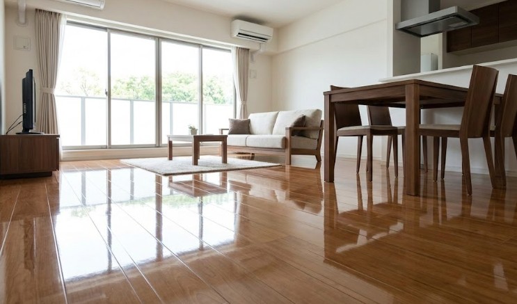 鏡面仕上げの美しさと即硬化が魅力のUVコーティング